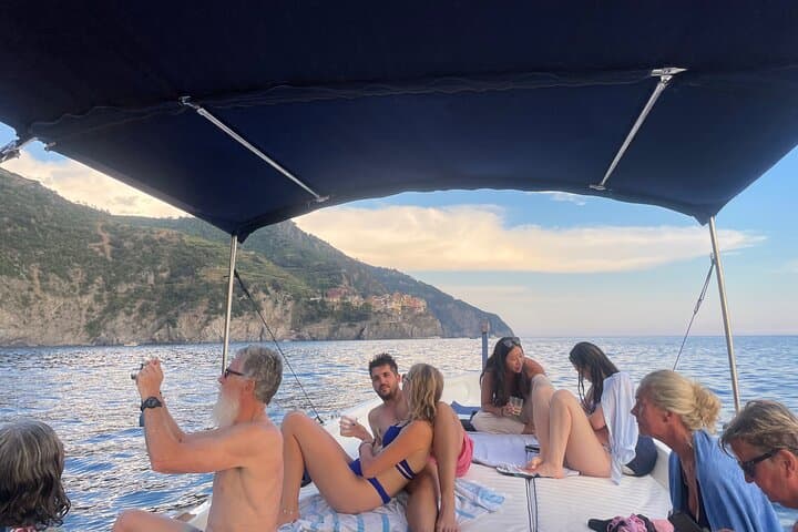 Where the Sun sets: your 5Terre Chill Cruise