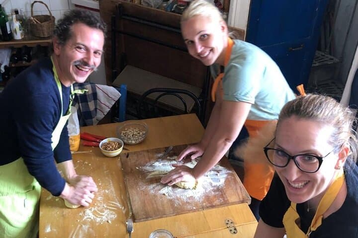 cooking course in Naples in a typical Neapolitan kitchen
