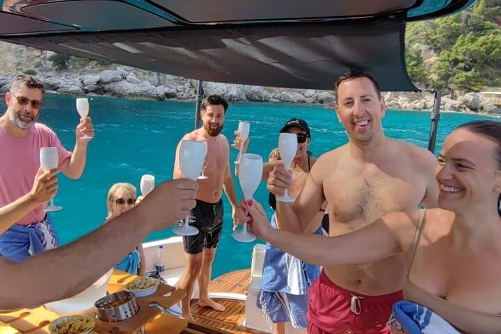 Capri in a Day: Boat Tour + City Visit + Free Bar + Brunch