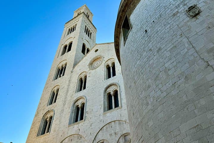 Bari: Guided Tour of the Old Town with Street Food