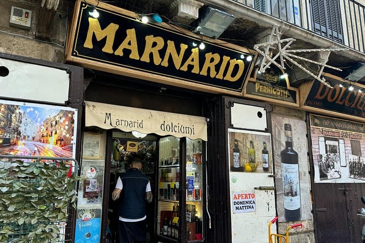 Bari: Guided Tour of the Old Town with Street Food