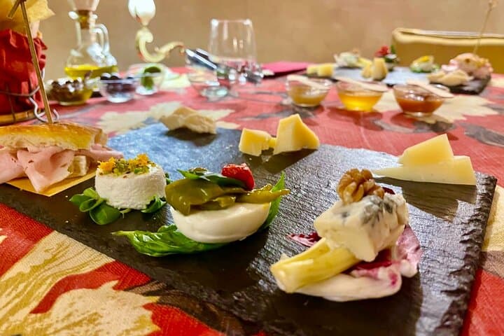 Rome Pantheon Visit and Top Food Tasting with Wine Pairing