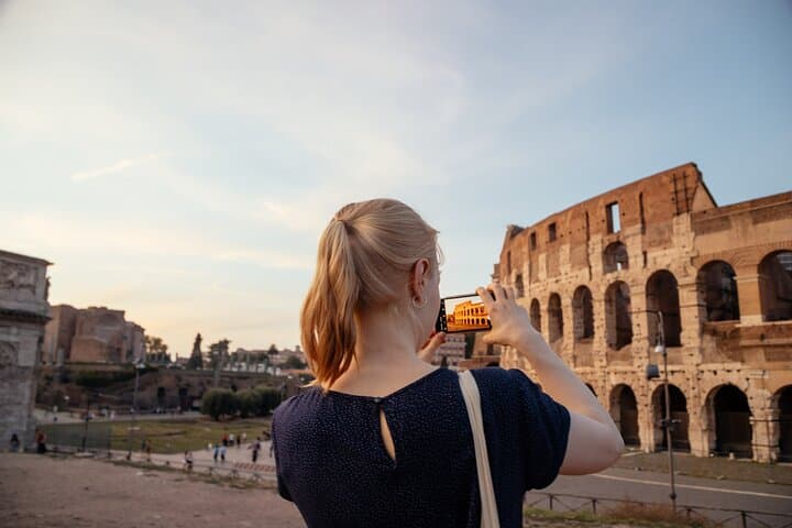 Mobile street photo th the Colosseum
