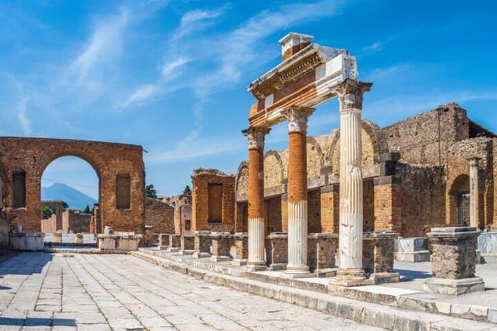Private excursion from Rome to the archaeological site of Pompeii