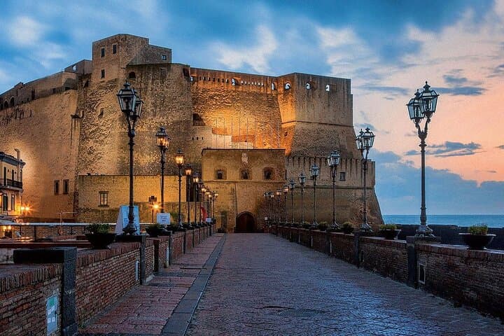 Private Day Trip from Rome: Pompeii and Naples with Lunch Included