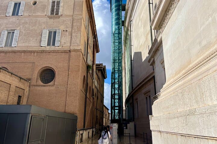 Rome’s Famous Landmark & Historic Venetian Palace Private Tour