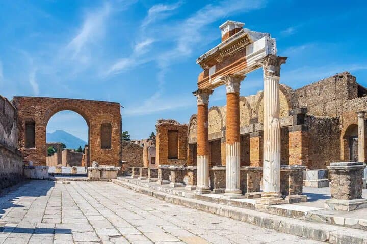 ANCIENT POMPEIIS