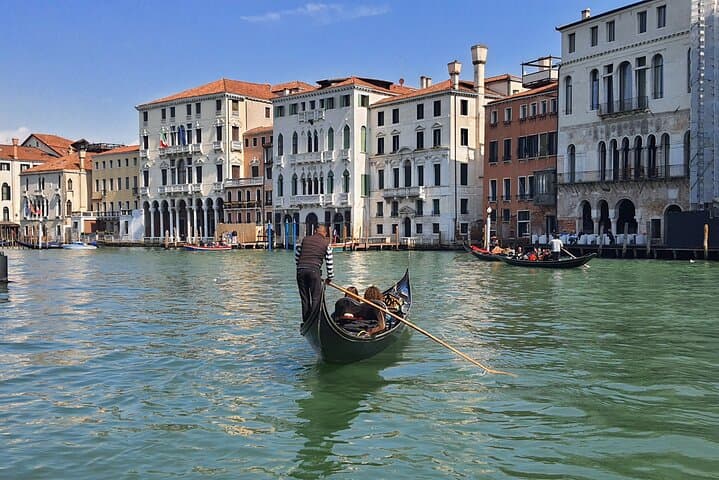 Venice Traditional Eateries Food Crawl and Guided Tour