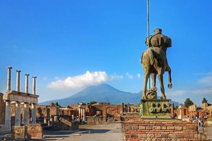 From Sorrento: Pompeii and Mount Vesuvius Day Trip with Guide