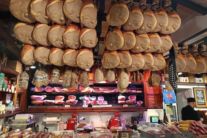 Modena: Discover the Food, Market & City Highlights Tour