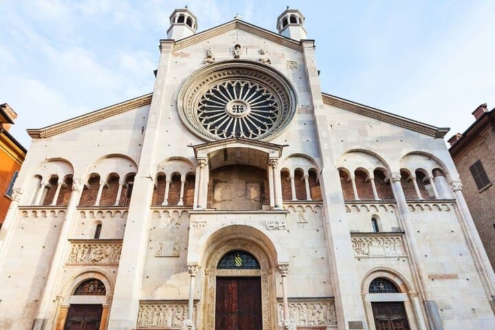 Modena: Discover the Food, Market & City Highlights Tour