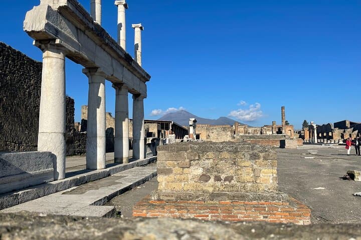 Pompeii Small Group Tour from Amalfi Coast with an Archaeologist