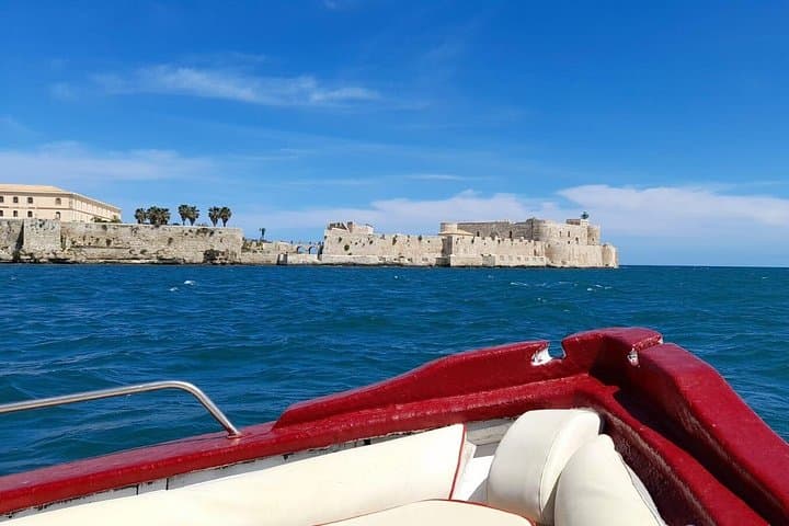 Tour of the island of Ortigia and the Plemmirio reserve