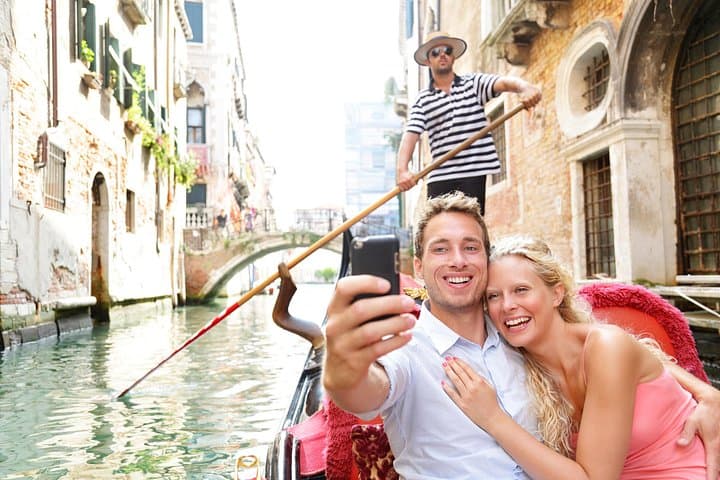 St. Mark’s Basilica & Doge’s Palace Guided Tour with Gondola Ride