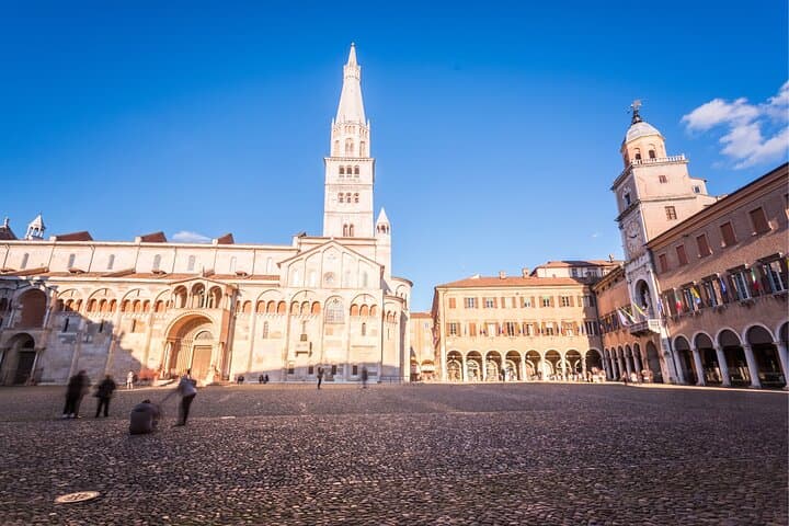 Modena Scavenger Hunt & Highlights Self-Guided Walking Tour