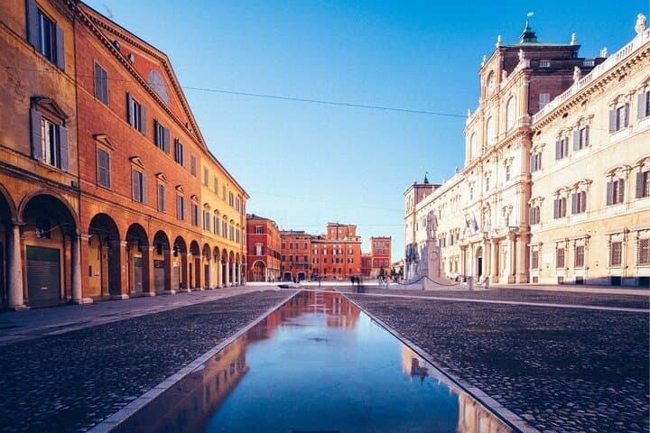 Modena Scavenger Hunt & Highlights Self-Guided Walking Tour