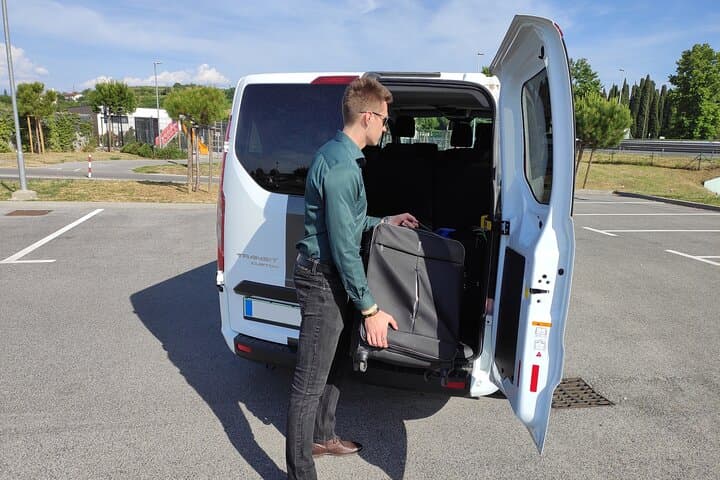 Small-Group Transfer from Trieste City to Trieste Airport