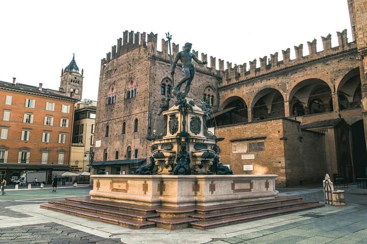 Private Transfer from Bologna Airport to Bologna city