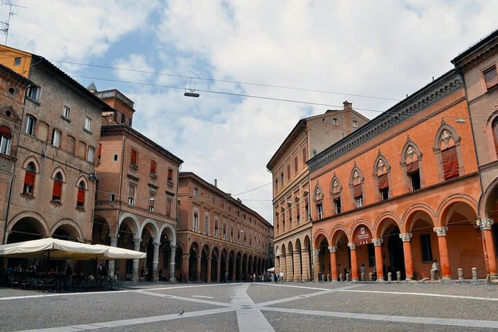 Private Transfer from Bologna Airport to Bologna city