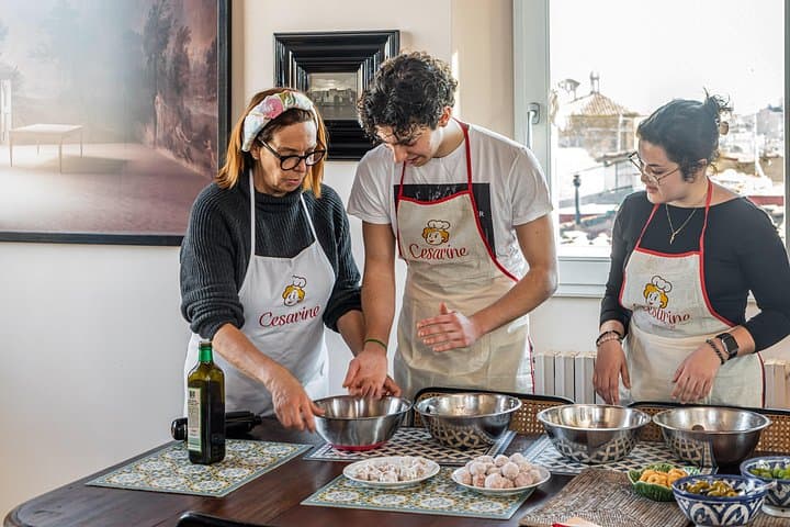 Florence Walking Tour & Traditional Cooking Class with Wine