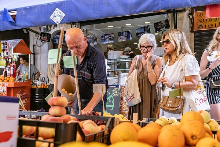 Walking Tour in Lucca & Traditional Cooking Class with Wine