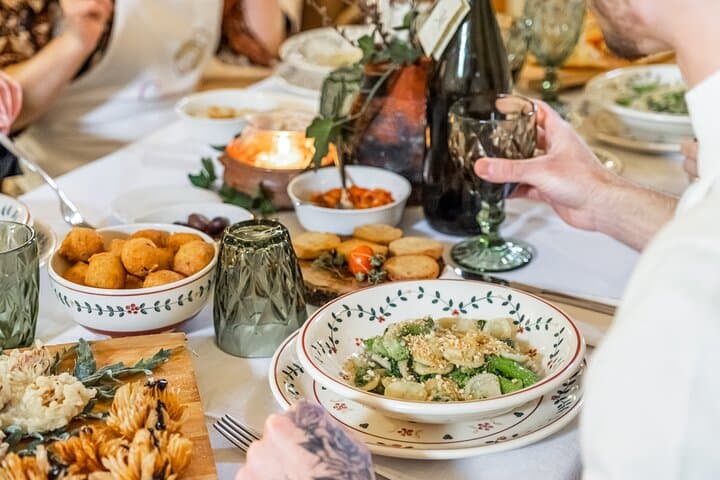 Walking Tour in Lucca & Traditional Cooking Class with Wine