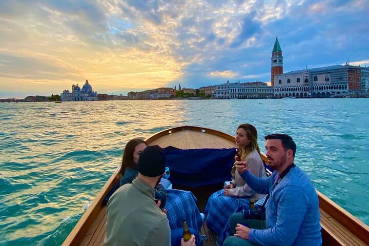 Venice, Canals & history on a private boat tour !