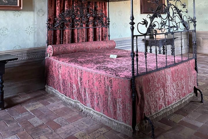 Bracciano: Odescalchi-Orsini ancient Castle Tour with Lunch