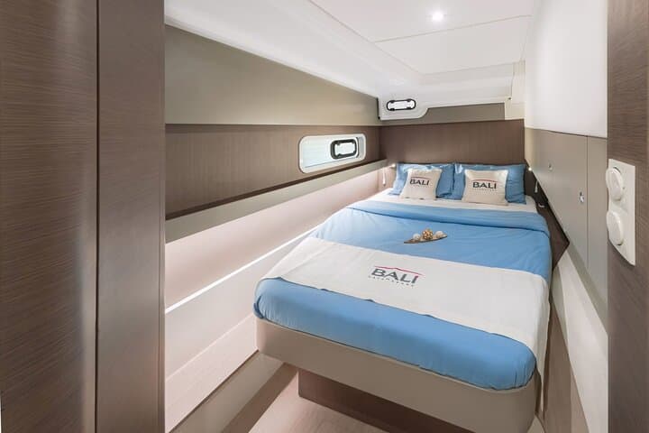 Catamaran trip and overnight stay in Palermo with meals for 8 people