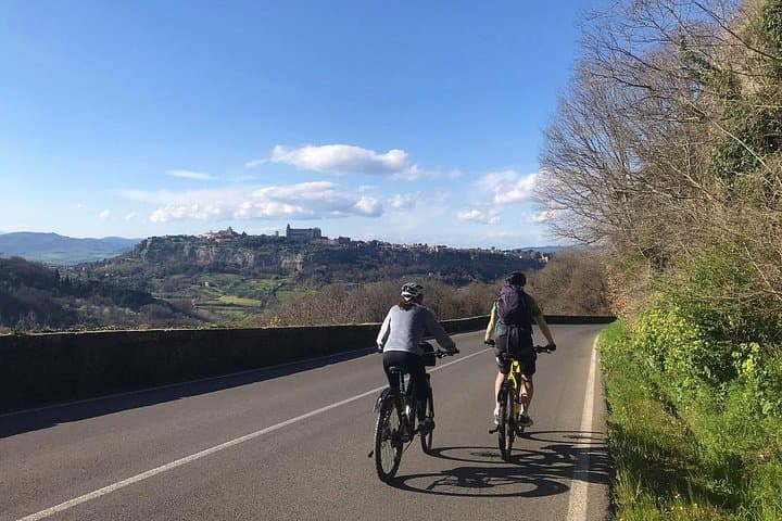 PRIVATE Civita di Bagnoregio and Orvieto Wine Tasting -Ebike tour