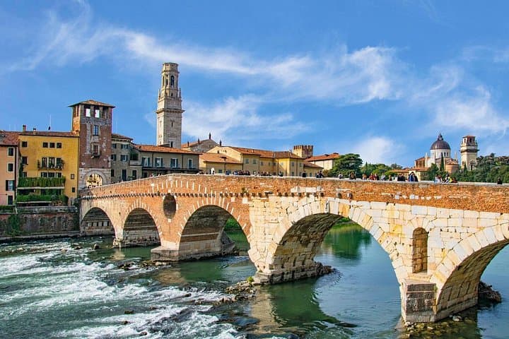 Verona Highlights: Arena and Juliet House Private Walking Tour