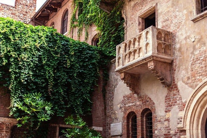 Verona Highlights: Arena and Juliet House Private Walking Tour