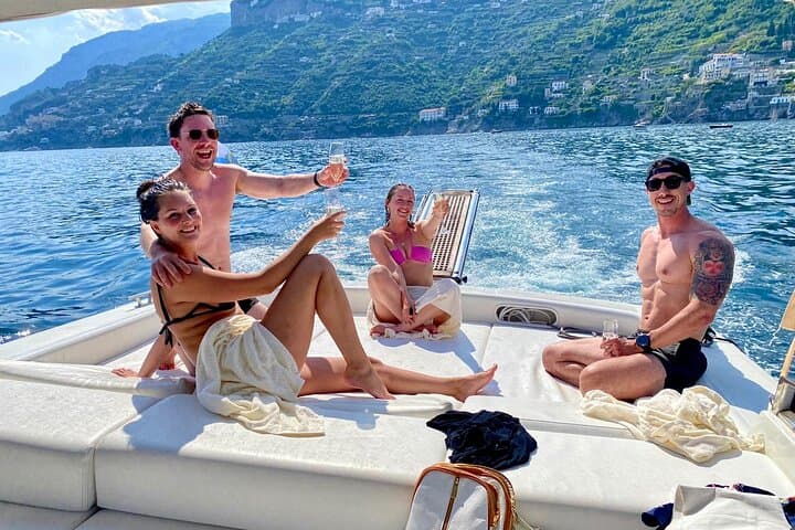Private Boat Tour of Amalfi Coast with Drinks
