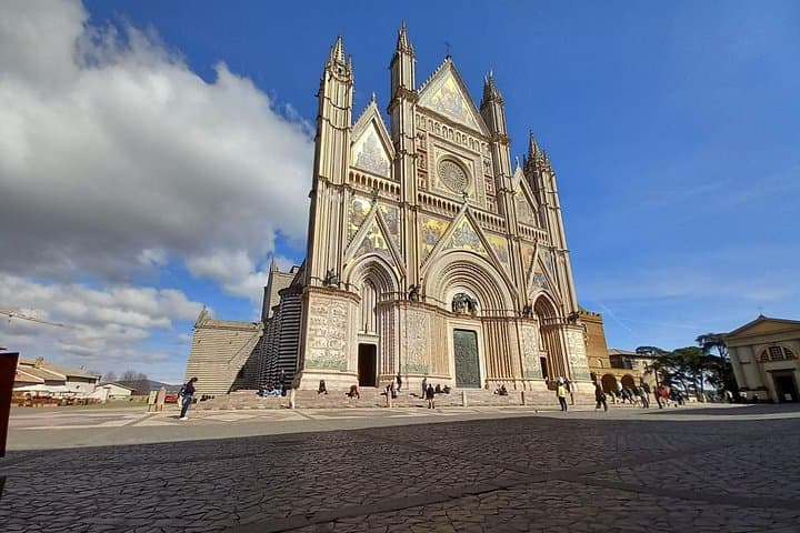 PRIVATE Civita di Bagnoregio and Orvieto Wine Tasting -Ebike tour