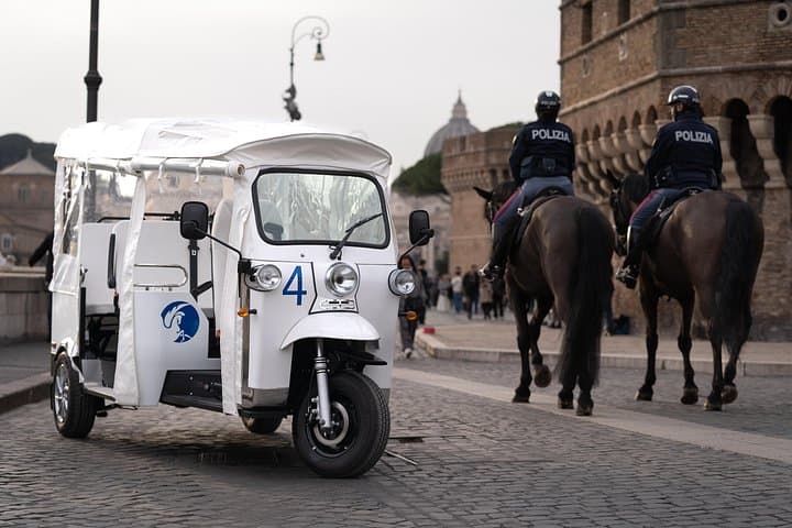 Private Night Tuk Tuk Tour in Rome