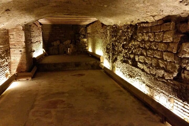 Naples in 1 Day from Rome with Transfer: Underground & City Tour