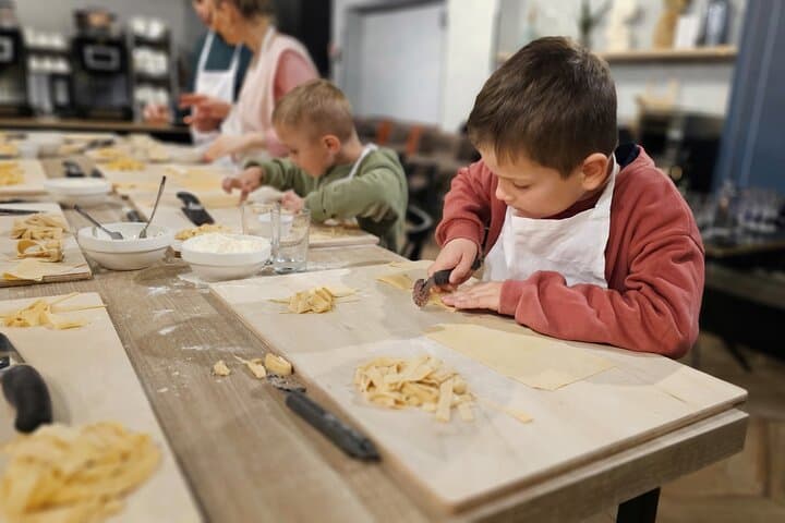 Rome: Pasta Fettuccine Ravioli and Tiramisu Cooking Class