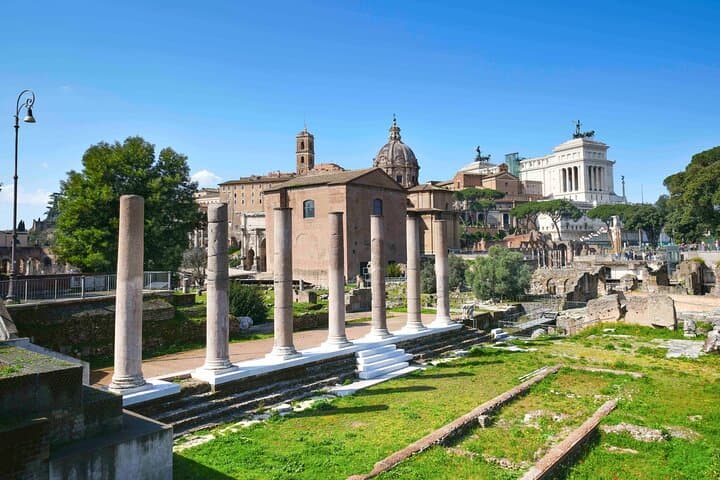 Rome: Colosseum Arena Floor, Roman Forum and Palatine Hill Tour