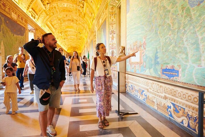 Rome: Early Bird Vatican Museums Small Group Tour (MAX 6 People)