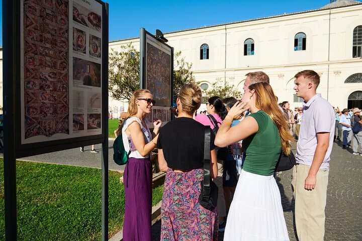 Rome: Early Bird Vatican Museums Small Group Tour (MAX 6 People)