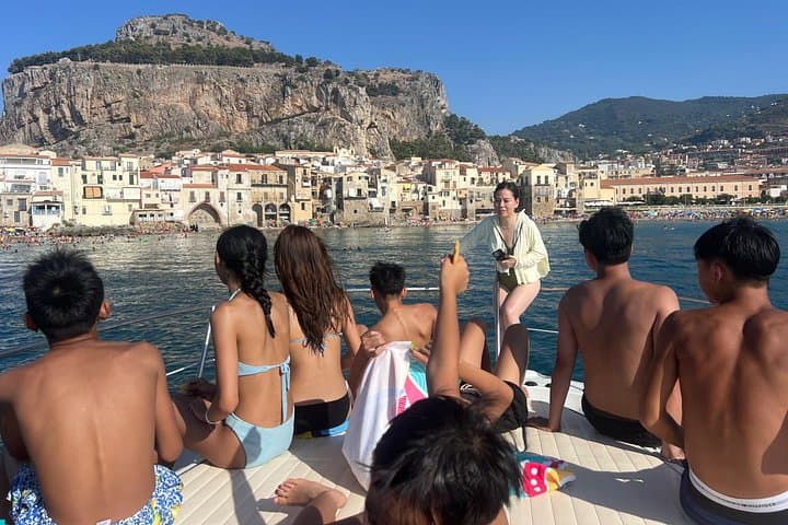 Boat excursion in Cefalù and snorkeling 3 hours fruit and drink