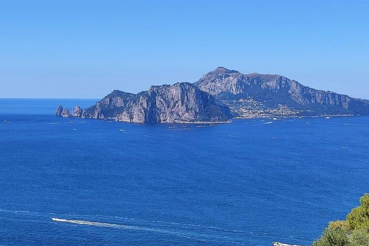 Transfer between Sorrento and Naples (One Way or Return)
