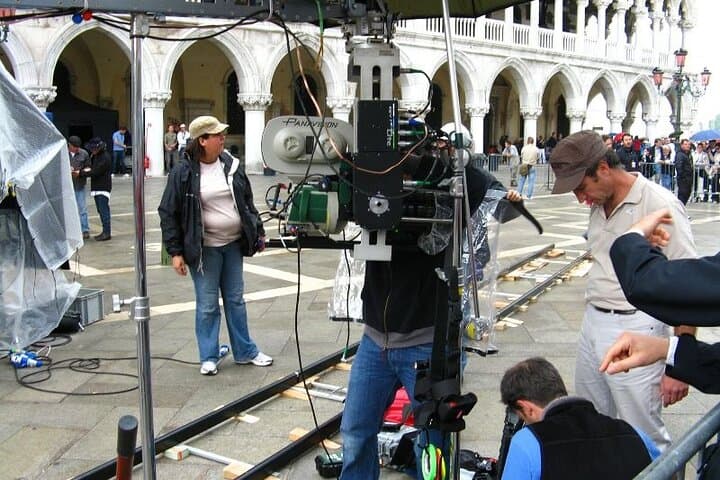 Walk with Brunetti in Venice (tour to Murano included)-PRIVATE