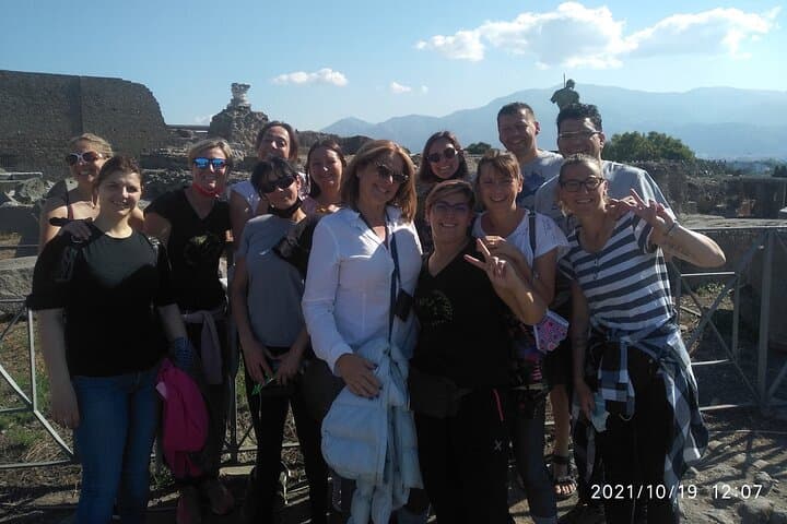 Transfer from Naples to Sorrento with stop at Pompeii