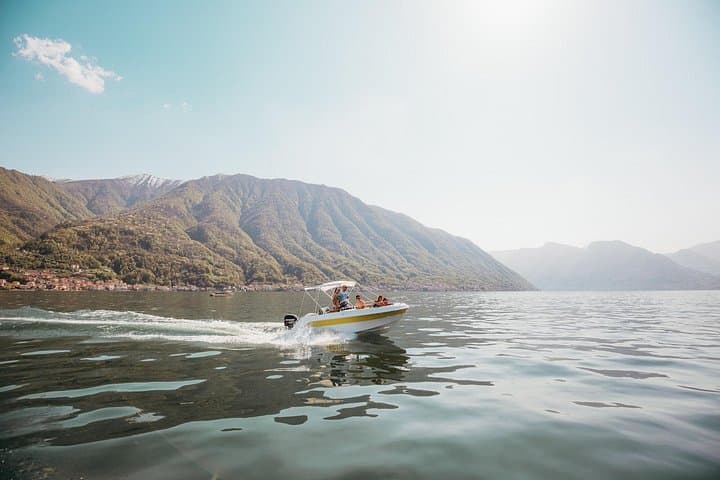 Lake Como: Self drive boat experience