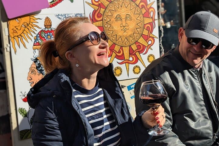 Naples Urban Culture Tour: Street Art, Wine and Culinary Tasting