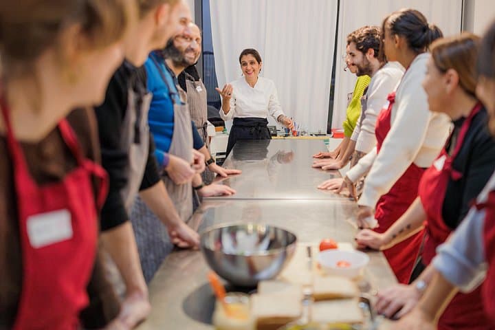 International aperitif + cooking class in Italian