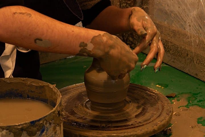 Model Ceramics in the Laboratory of a Masseria with aperitif