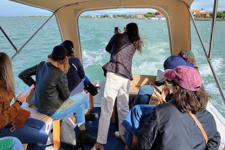 4-hour private tour: Murano and Burano by private boat