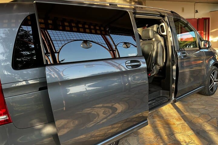 Rome Private Transfer: Fiumicino Airport to/from Rome